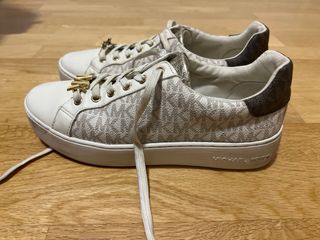 Zapatillas Michael Kors Blancas y Doradas