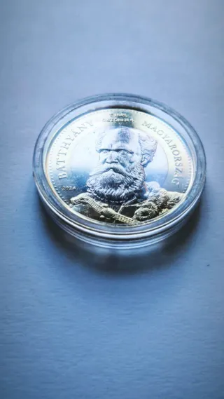 Lote 3 Monedas Bimetálicas Hungría/Uzbekistán