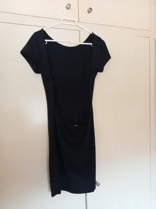 Vestido Pull&Bear negro espalda descubierta L