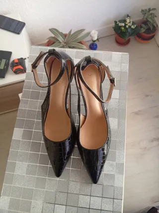 Tacones charol negros talla 40