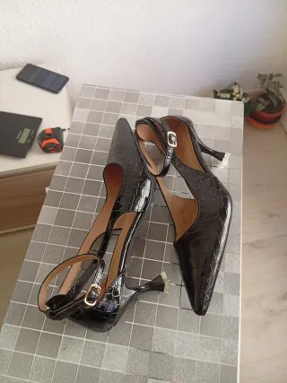 Tacones charol negros talla 40