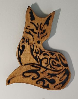 Volpe in legno traforato a mano. 14x16x0,7 cm.