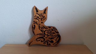 Volpe in legno traforato a mano. 14x16x0,7 cm.