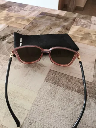 Gafas de sol rosas y multicolor