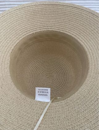 Sombrero de paja con cinta de cuadros