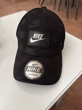 Gorra Nike Negra con Cuero