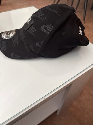 Gorra Nike Negra con Cuero