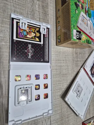 Nintendo 2DS Blanca en su caja + Juegos