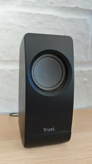 Monitor LG LED Full HD 1080p y Altavoces