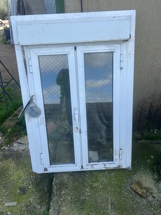 Ventana aluminio con persiana 133x93cm