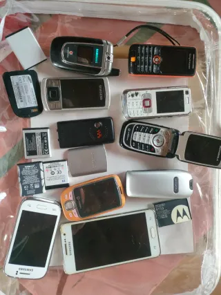 Lote móviles varios, algunos funcionan