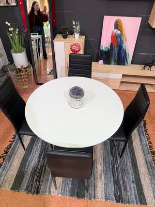 Comedor redondo blanco 4 sillas negras