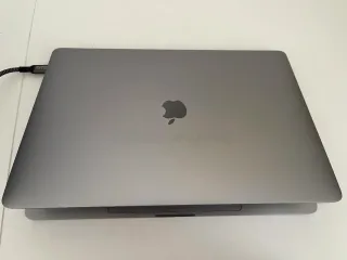 MacBook Pro 15 Gris Espacial