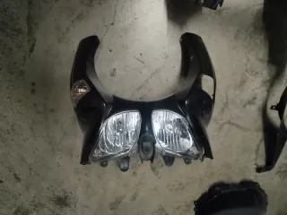 Suzuki moto por piezas,ruedas, chasis, asiento etc