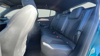 Peugeot 408 GT Hybrid eDCS6 100 kW (136 CV)