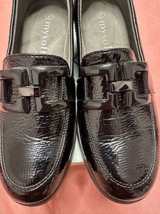 Mocasines charol mujer negros