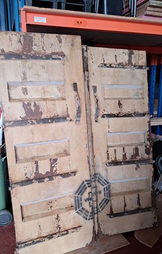 Puerta doble  hierro ( Imitación Bunker The Lost)