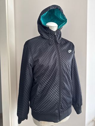 Chaqueta Nike reversible. Más cosas en el perfil.