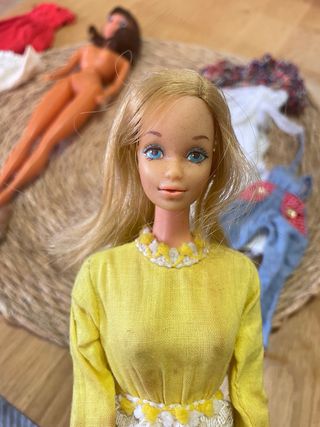 Lote Barbie antiguas y ropa