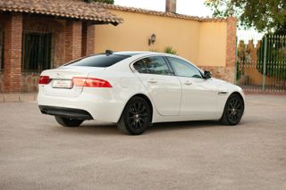 Jaguar XE 2.0 Diesel 132kW Pure Auto AWD