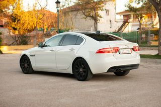 Jaguar XE 2.0 Diesel 132kW Pure Auto AWD