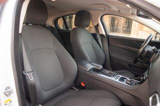 Jaguar XE 2.0 Diesel 132kW Pure Auto AWD