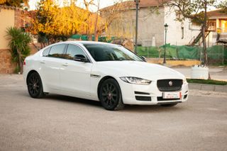 Jaguar XE 2.0 Diesel 132kW Pure Auto AWD