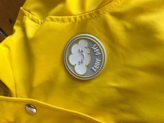 Chaqueta polar impermeable amarilla