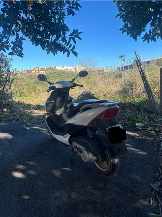 Se vende Kymco Bet&Win 125