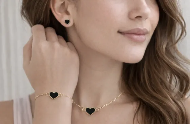 Conjunto bisutería corazón negro y dorado