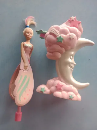 Bambola vintage con luna e nuvole