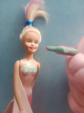 Bambola vintage con luna e nuvole