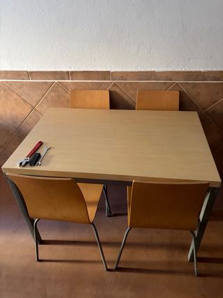 Mesa de comedor madera y metal