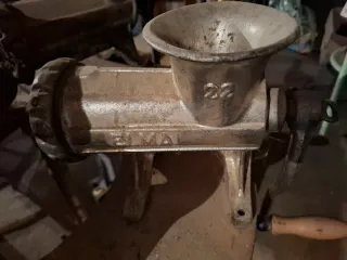 Máquina antigua para hacer chorizos