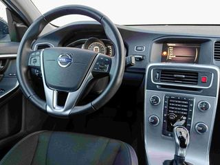 Volvo S60  D3 MOMENTUM  AUT