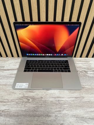 MacBook Pro 15" 2017 i7 16gb 500gb SSD