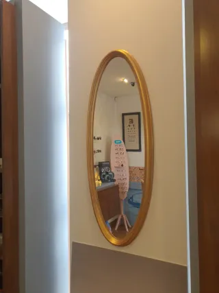 Espejo ovalado dorado