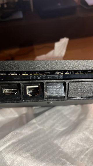 PS4 Slim Negra + 2 Mandos + 4 Juegos