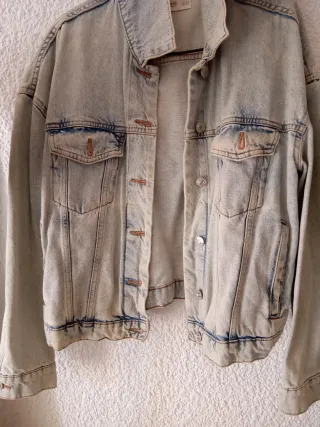 Chaqueta vaquera desgastada