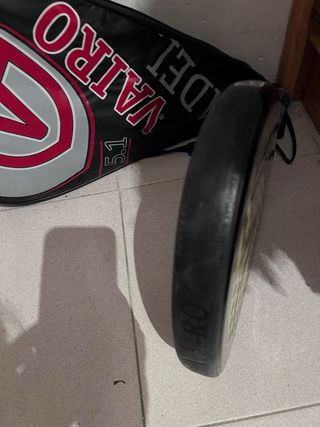 Pala de pádel Vairo con funda