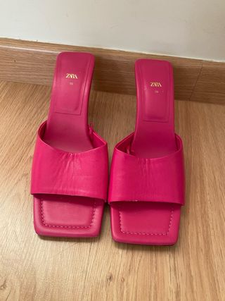 Sandalias tacón fucsia Zara Talla 38