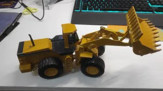 Pala excavadora metálica de juguete