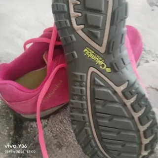 Zapatillas Columbia rosas y grises