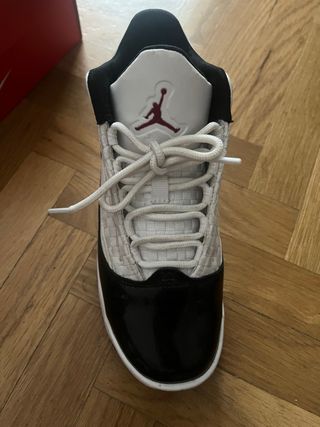 Zapatillas Jordan Negras y Blancas