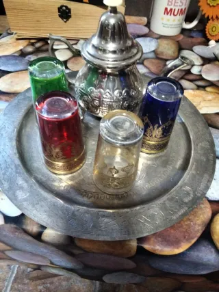 Juego de té moruno de cristal y metal