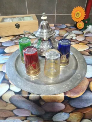 Juego de té moruno de cristal y metal