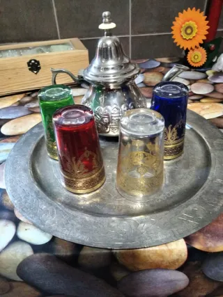 Juego de té moruno de cristal y metal