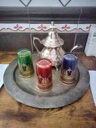 Juego de té moruno de cristal y metal