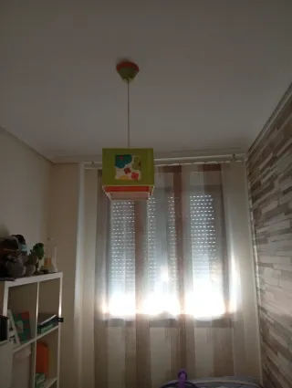 Lámpara infantil verde y multicolor