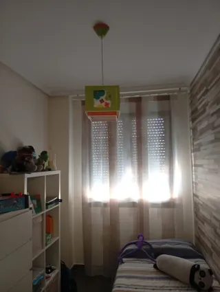 Lámpara infantil verde y multicolor